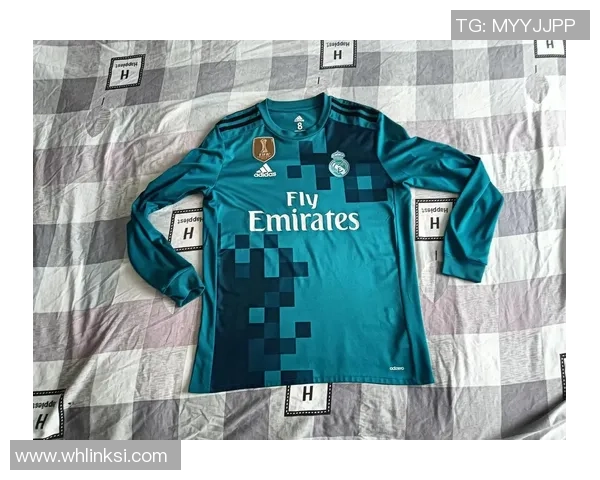 C罗25号球衣签名版足球卡限量发售 收藏价值暴涨引关注