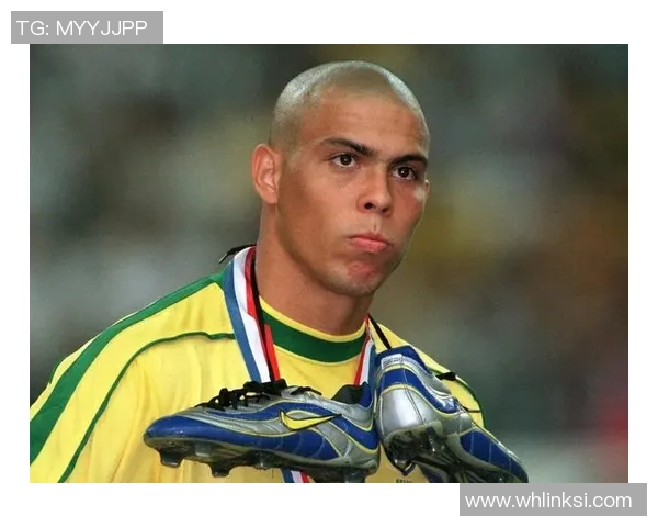 《从绿茵场到世界舞台：书写足球传奇的球星人生与荣耀》