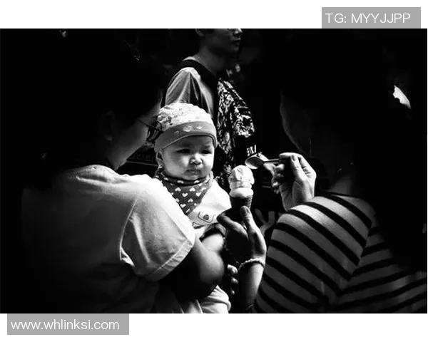 《当足坛巨星带着孩子重返赛场：一个父亲与球迷的成长故事》