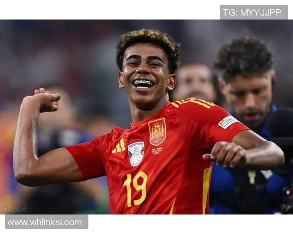 世界最强足球球星背后的成长历程与传奇时刻揭秘