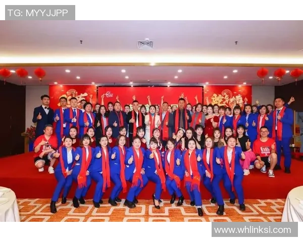 八宿队足球球星合影展示团结与奋进精神彰显球员风采与团队合作精神