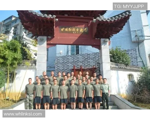 昔日绿茵传奇再聚首 球场重现荣耀时刻 传承经典与热血拼搏 昔日绿茵传奇再聚首 球场重现荣耀时刻 传承经典与热血拼搏